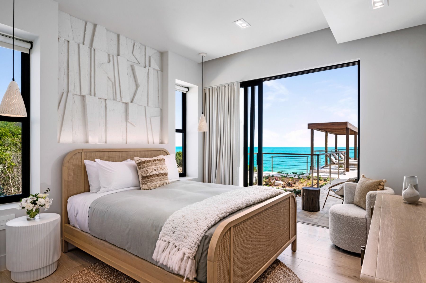 Main Level - Queen Bedroom